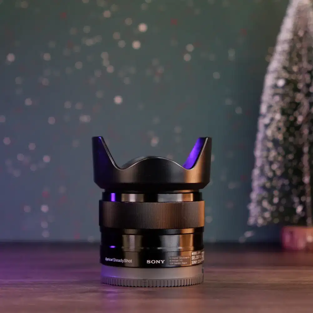Sony E 35mm F1.8 OSS Lensa Foto Model Bokeh Berkarakter