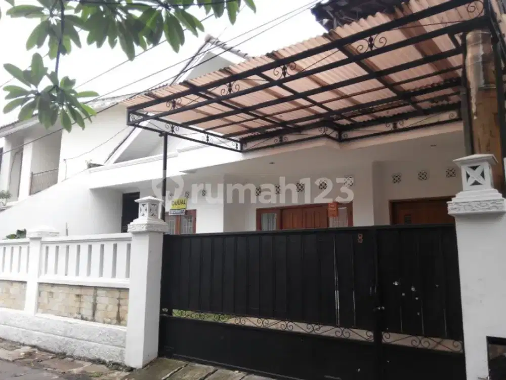 Rumah Kebayoran Baru - Semi Furnished, Lokasi Premium Jakarta Selatan, B.a