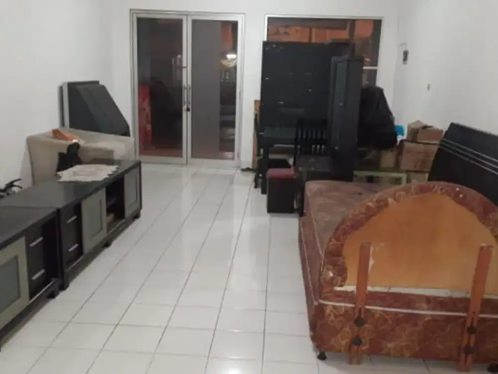 L91. Rumah disewakan di Meadow Green Lippo Cikarang