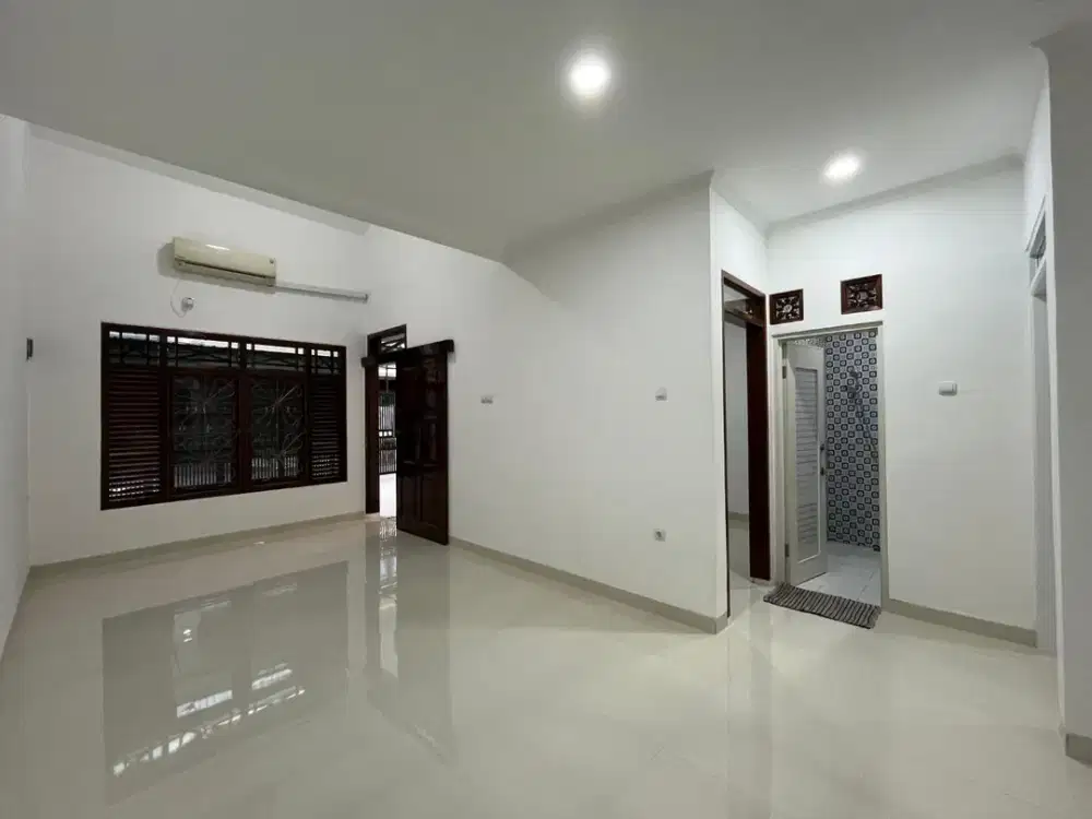Rumah 2 Lantai Lokasi Strategis di Pondok Bambu Jakarta Timur