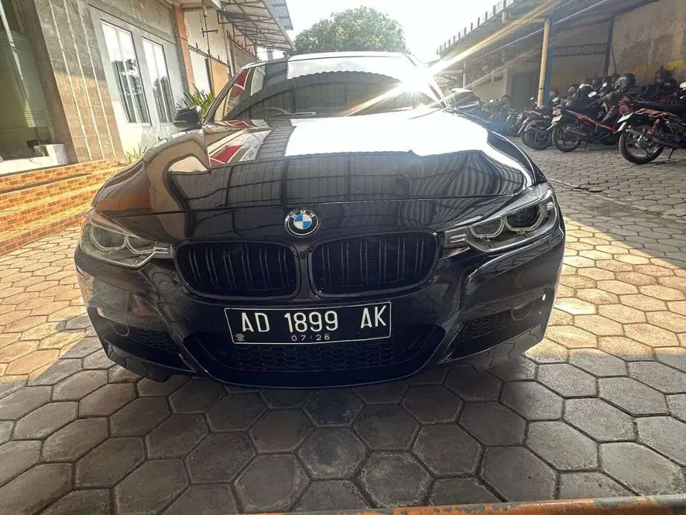 BMW F30 320i Sport (2015)