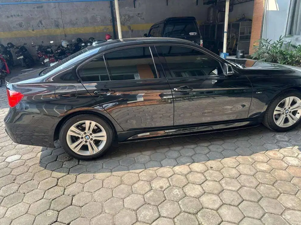 BMW F30 320i Sport (2015)