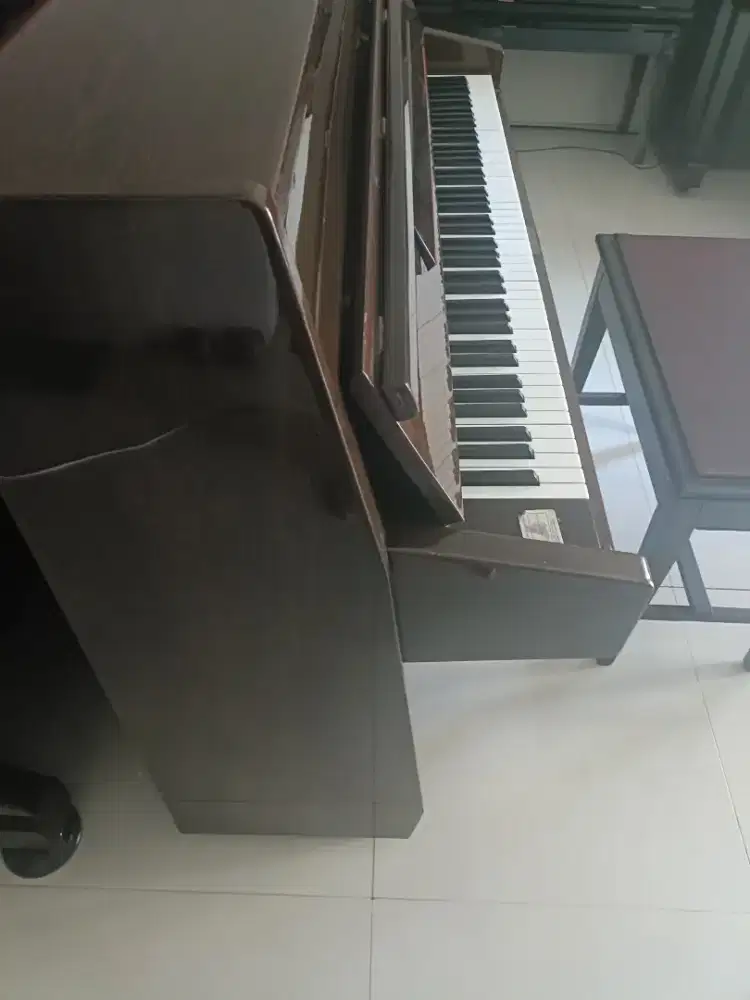 Piano nieer coklat glossy