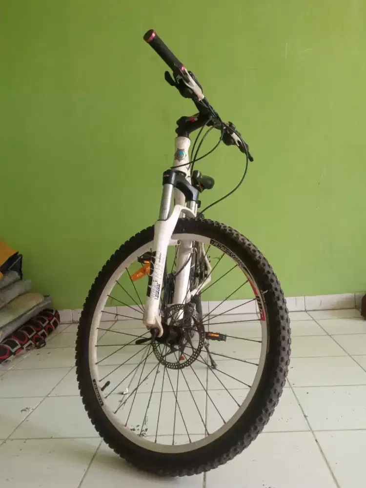 Sepeda police 911 warna putih