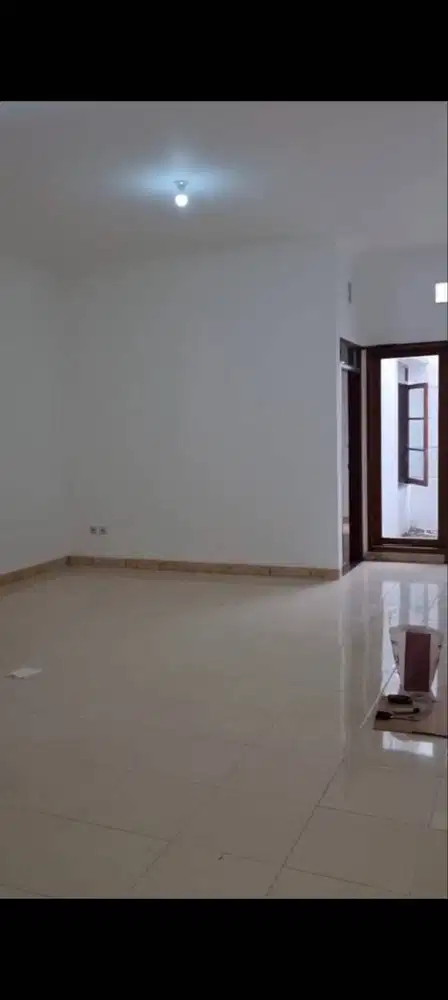 Disewakan Rumah 1,5 Lantai di Taman Kopo Indah TKI 3