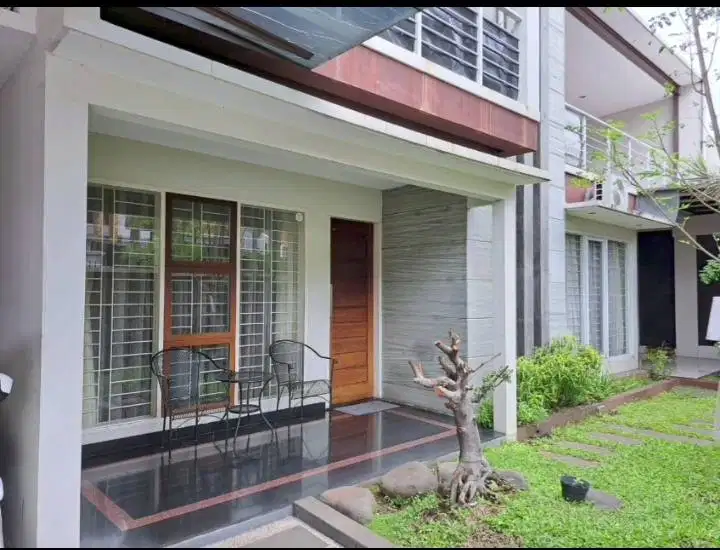 Dijual Rumah Desain Unique 2,5 Lantai di Suryalaya Bandung