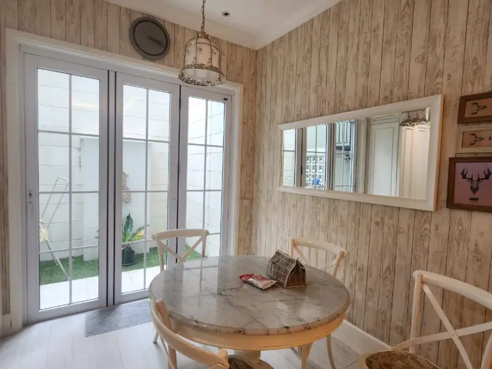 Rumah Mewah Siap Huni di Cluster Laseine Jgc – Interior Premium, 2+1 KT (028)