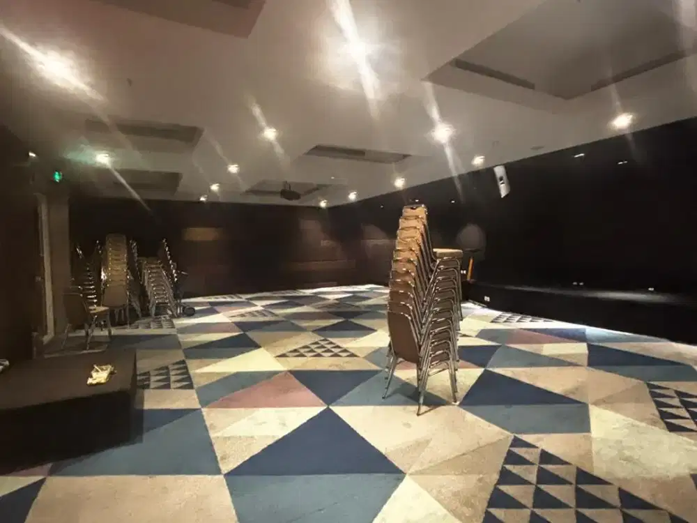 Sewa Office Soho Capital Furnished Bagus