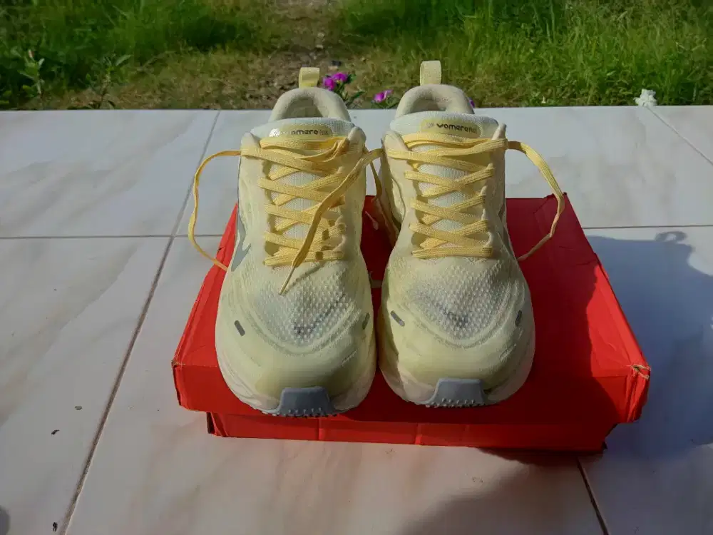 Sepatu Running/Lari NIKE VOMERO PLUS SIZE 44 INSOLE 28 CM