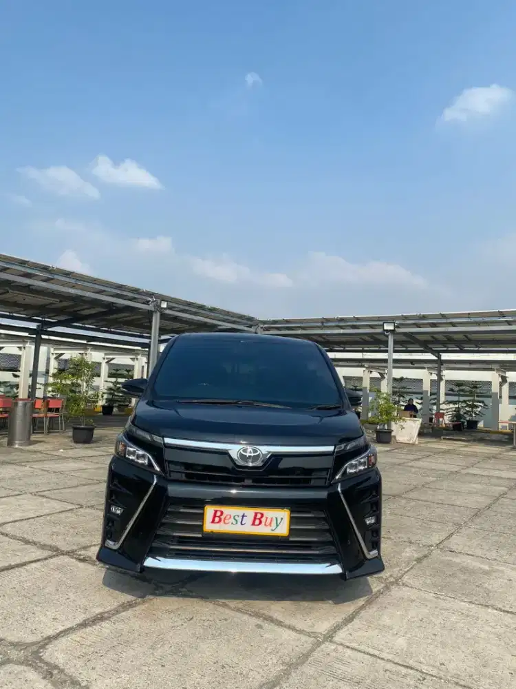 TOYOTA VOXY 2.0 AT 2019