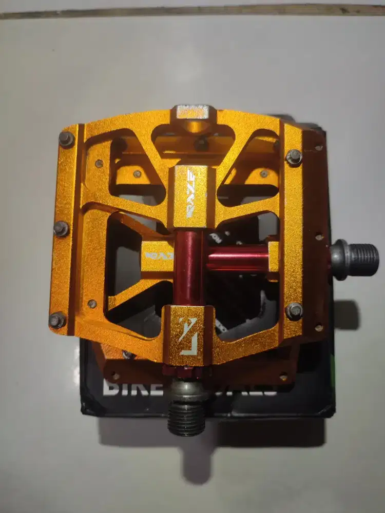 Pedal Sepeda Raze
