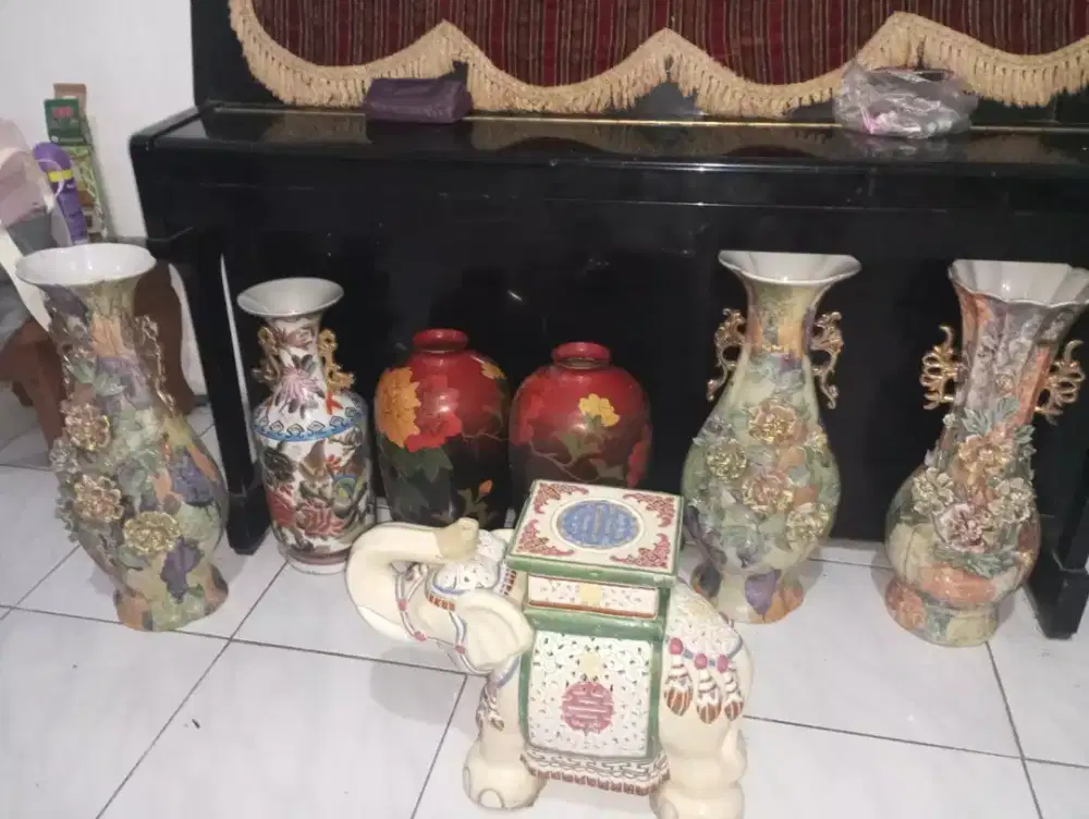 6 buah Guci keramik + keramik gajah Thailand