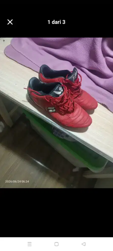 Dijual sepatu futsal UK 41 masih bagus