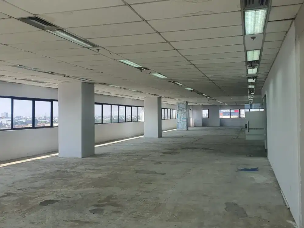 Office Space disewakan di gedung  Mampang Raya Jakarta Selatan, sangat strategis, Ramai, parkiran luas
