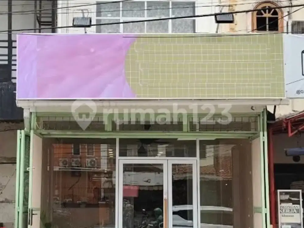 DI JUAL RUKO 3,5 LANTAI LOKASI STRATEGIS DI TAMAN SURYA *0031-JOE