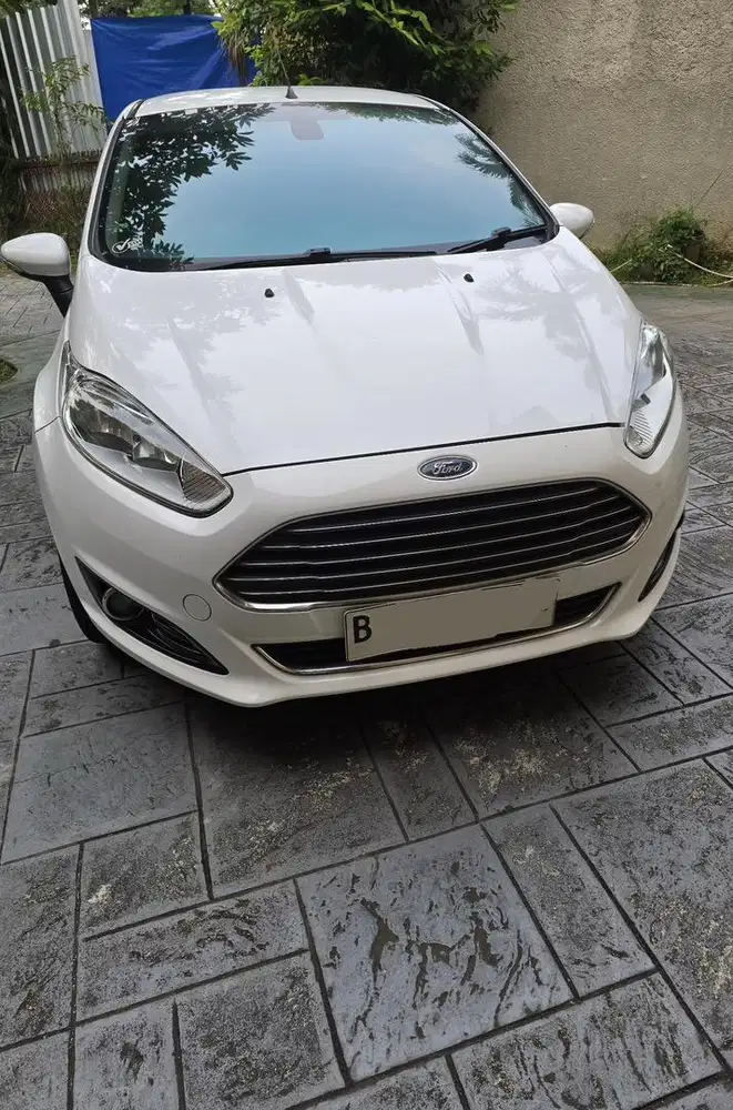 Dijual Mobil Ford Fiesta 2013