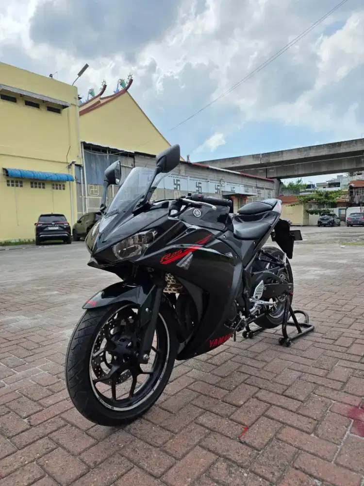 Yamaha R25 Hitam 2015