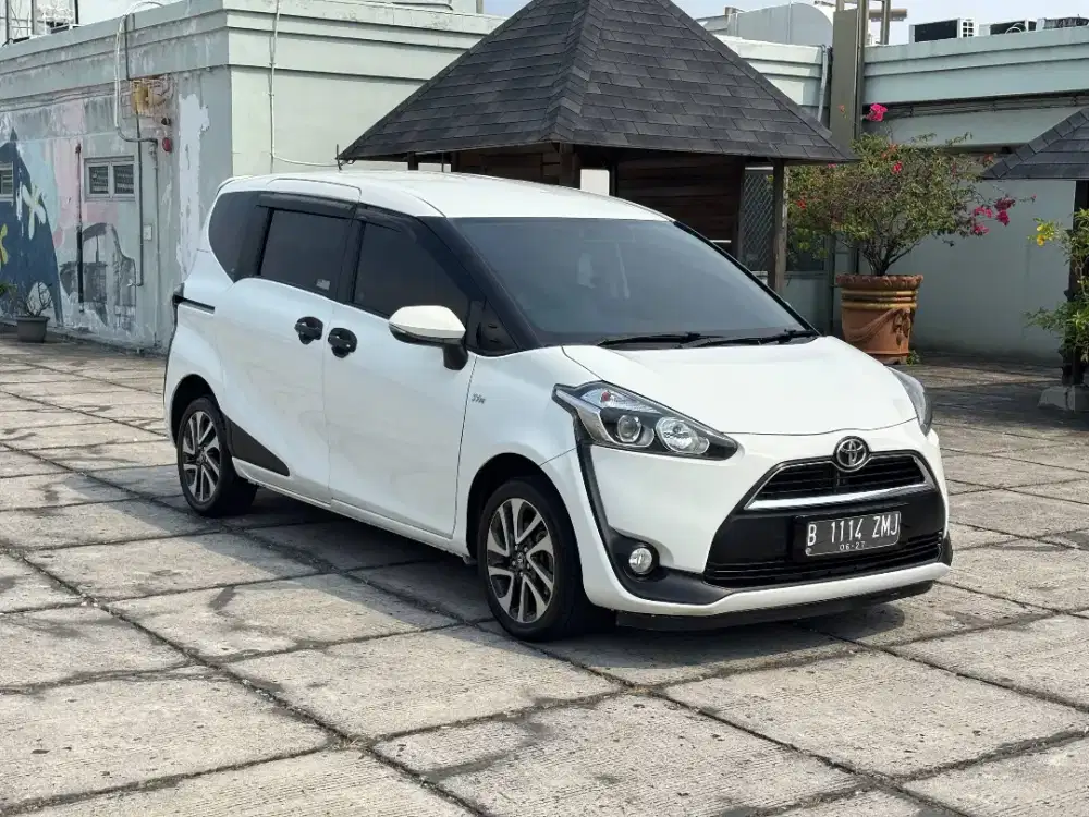 [Full Service] Toyota Sienta V 2017 AT