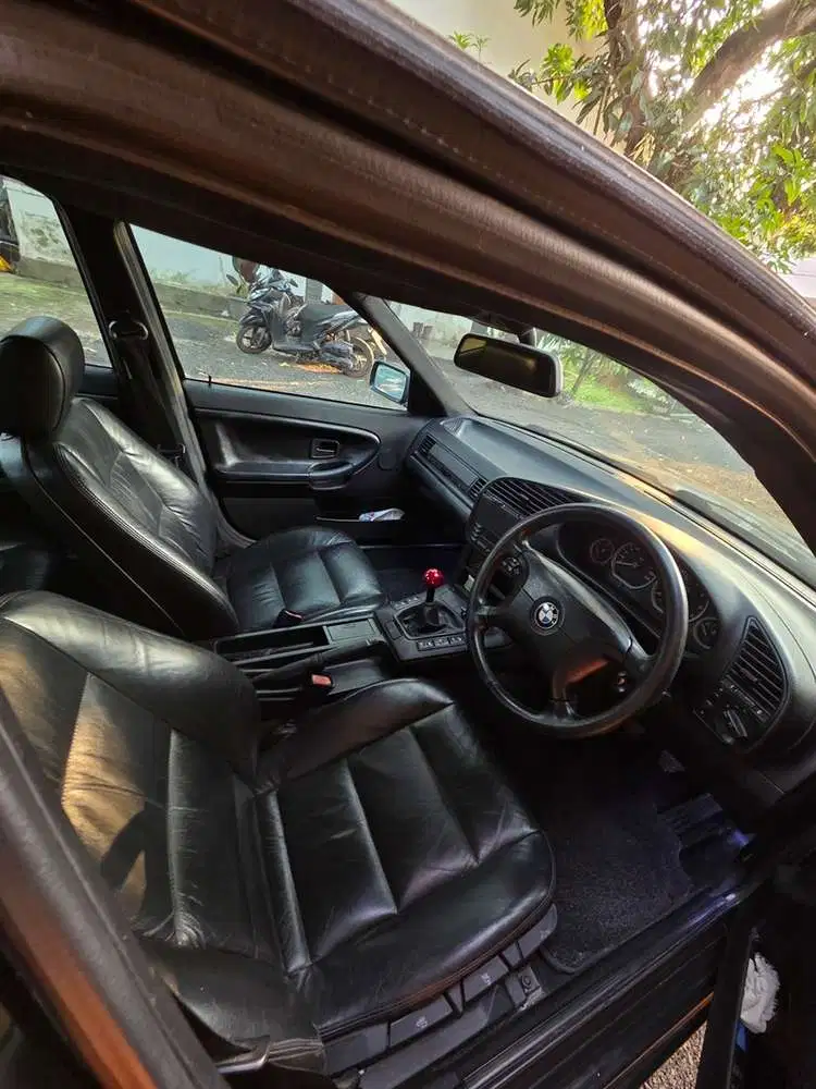 BMW 318i 1997 Bensin