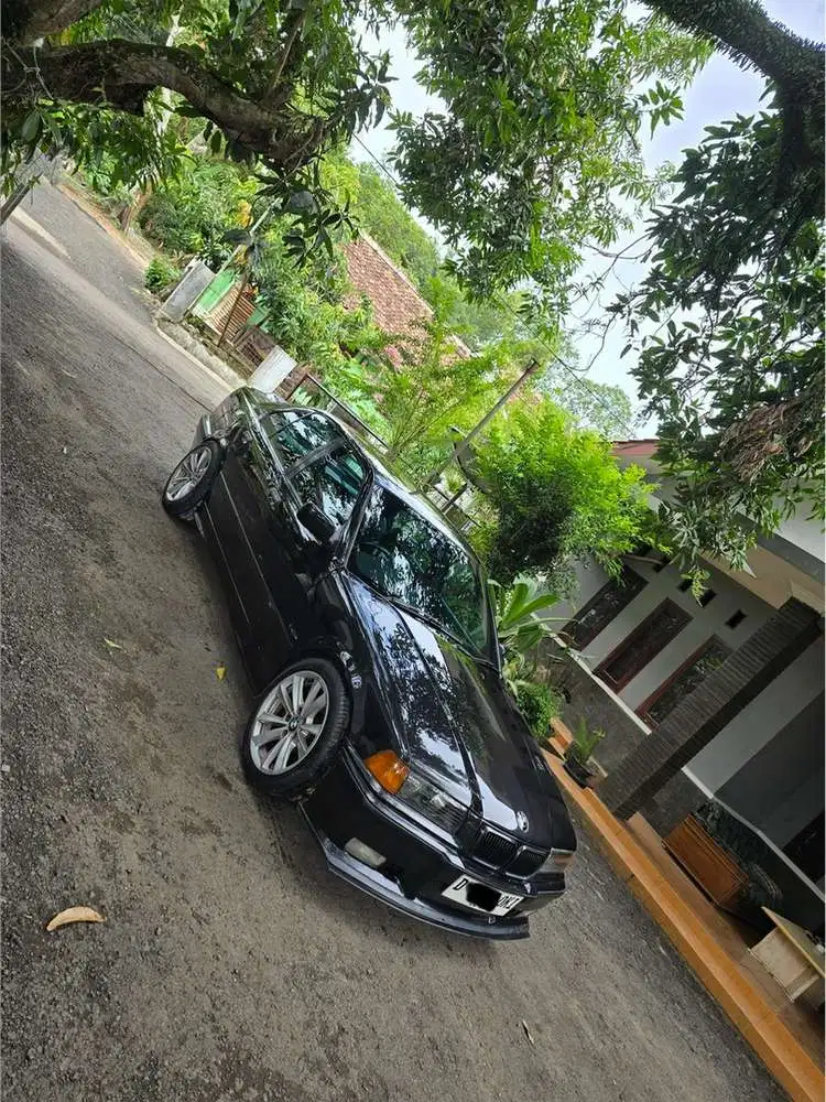 BMW 318i 1997 Bensin