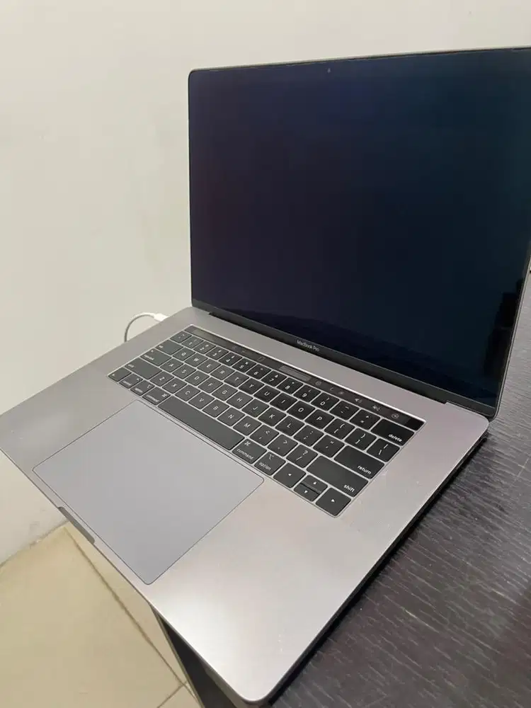 Jual Cepat MacBook Pro kondisi normal
