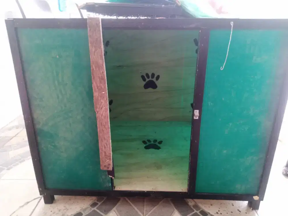 Kandang anjing bekas