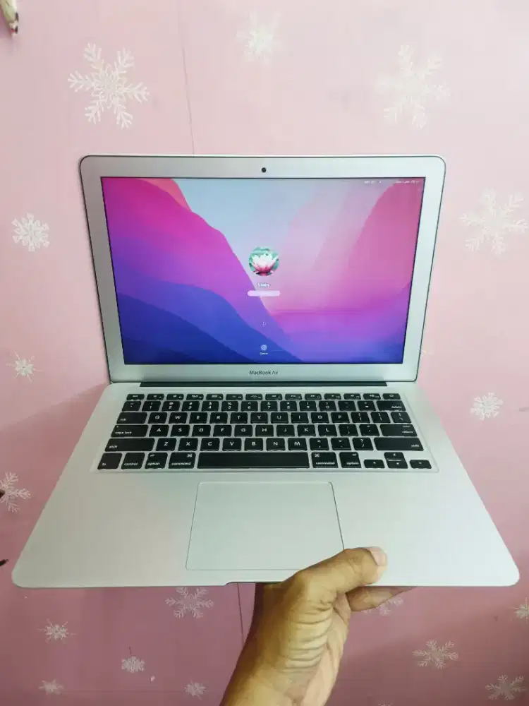 Macbook air 2017 13 inch
Core i5 ram 8/128 mulus