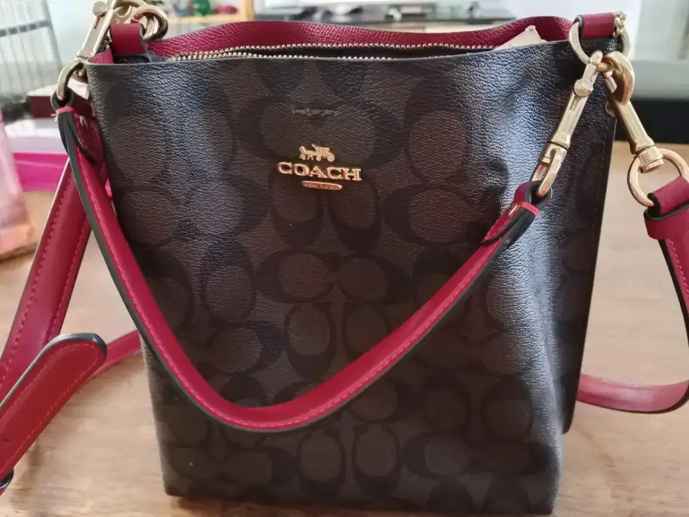 Dijual tas preloved Coach mollie bucket 22cm