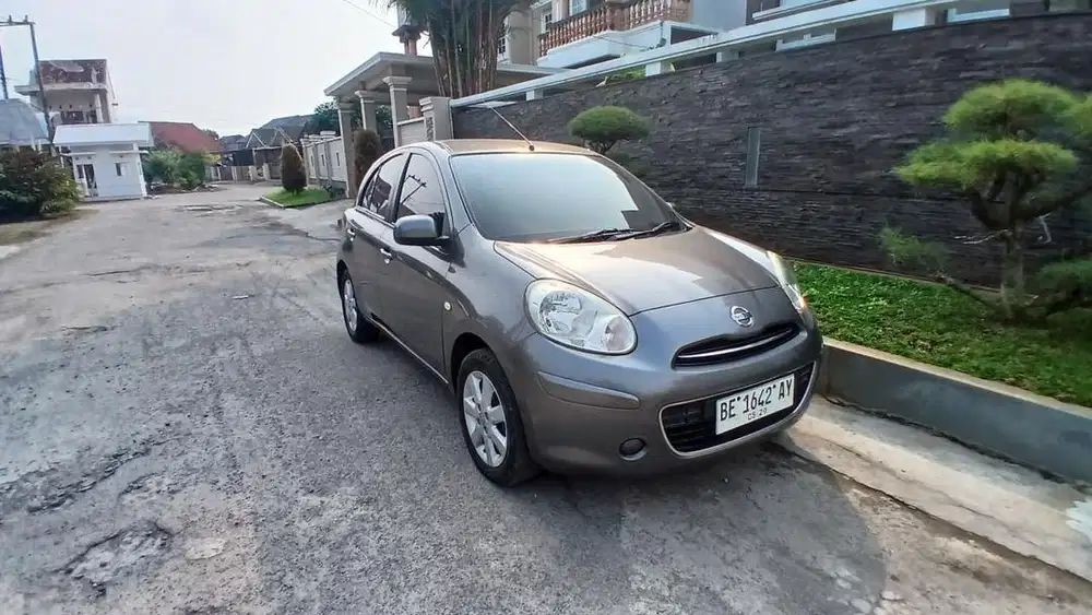 NISSAN MARCH MT 2013 KM 50 ribu !!