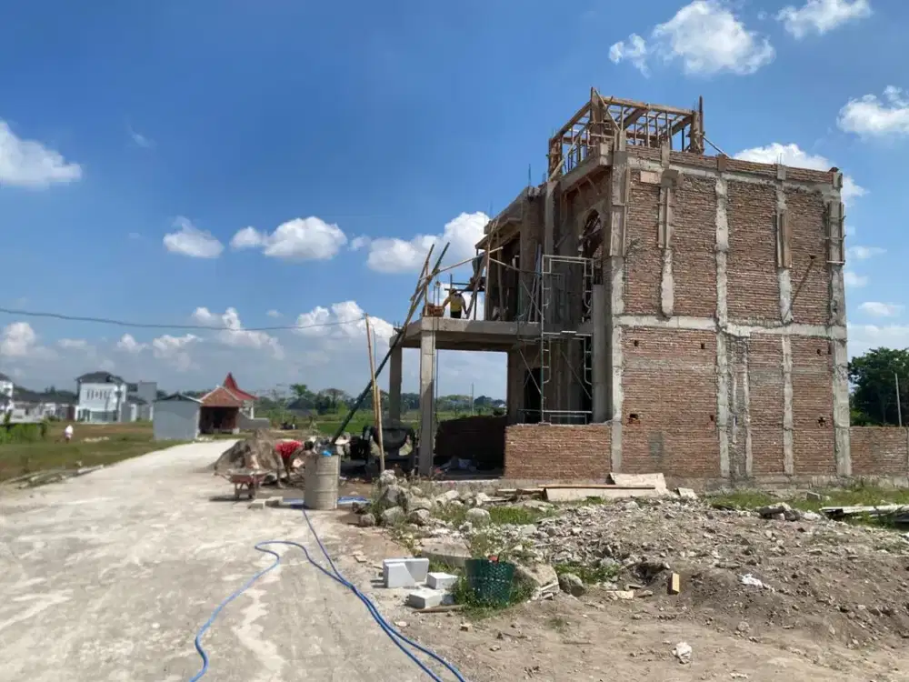 RUMAH 2 LANTAI DI KLATEN DEKAT Lazuardi Al Falah GCS Klaten 2 km ke SMP N 2 Klaten