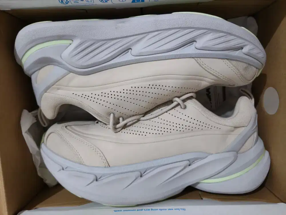 HOKA Elevon X Like New