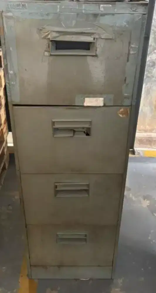 D jual dua lemari besi filling cabinet bekas