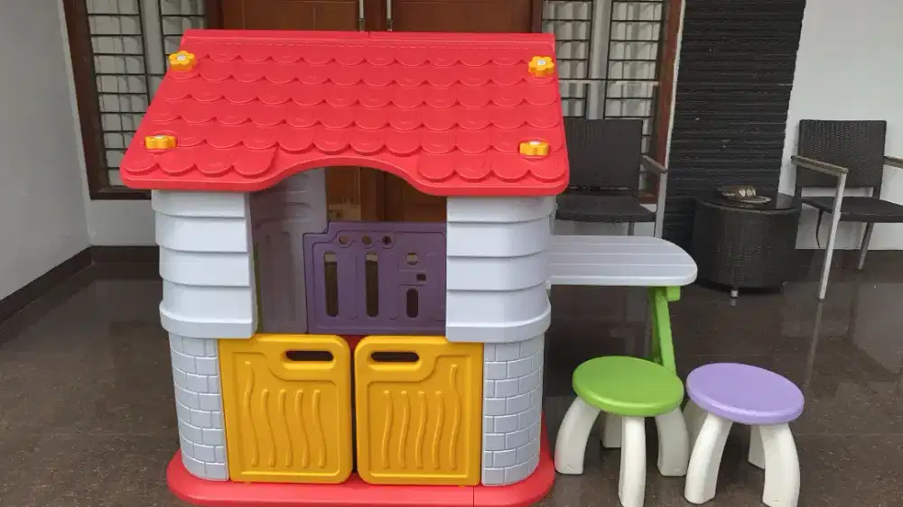 Playhouse labeille