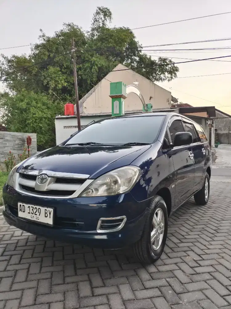 Kijang Inova E 2005