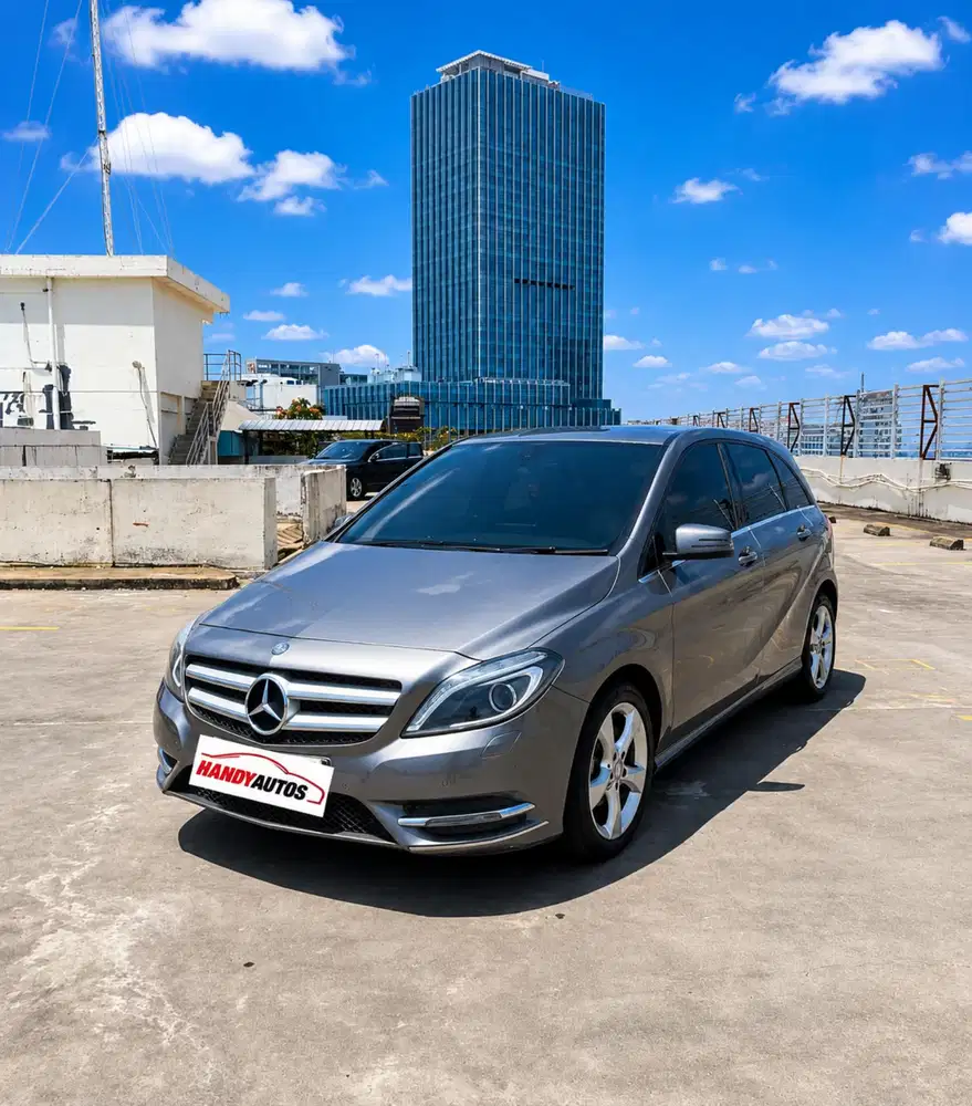 Mercedes Benz B200 AMG Tahun 2013 Automatic Abu-abu