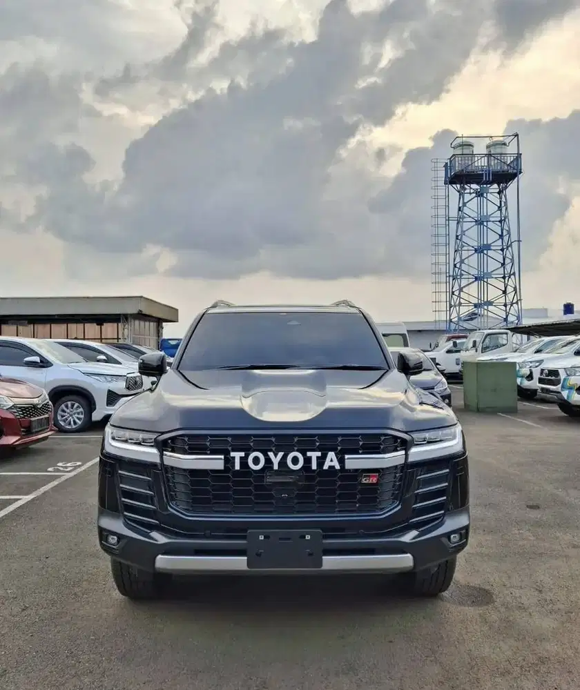 TOYOTA LC300 GR-S 4x4 A/T