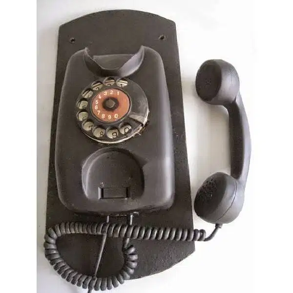 Old Vintage black wall Telephone SIEMENS dari era Germany 50'an