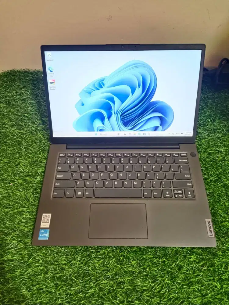 lenovo v14  proc i3 gen 12 ram 8gb ssd 256 gb siap pakai murah terus