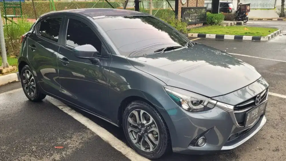 Mazda 2 R AT 2016 Abu-Abu Metalik, Siap Pakai, Kondisi Terawat