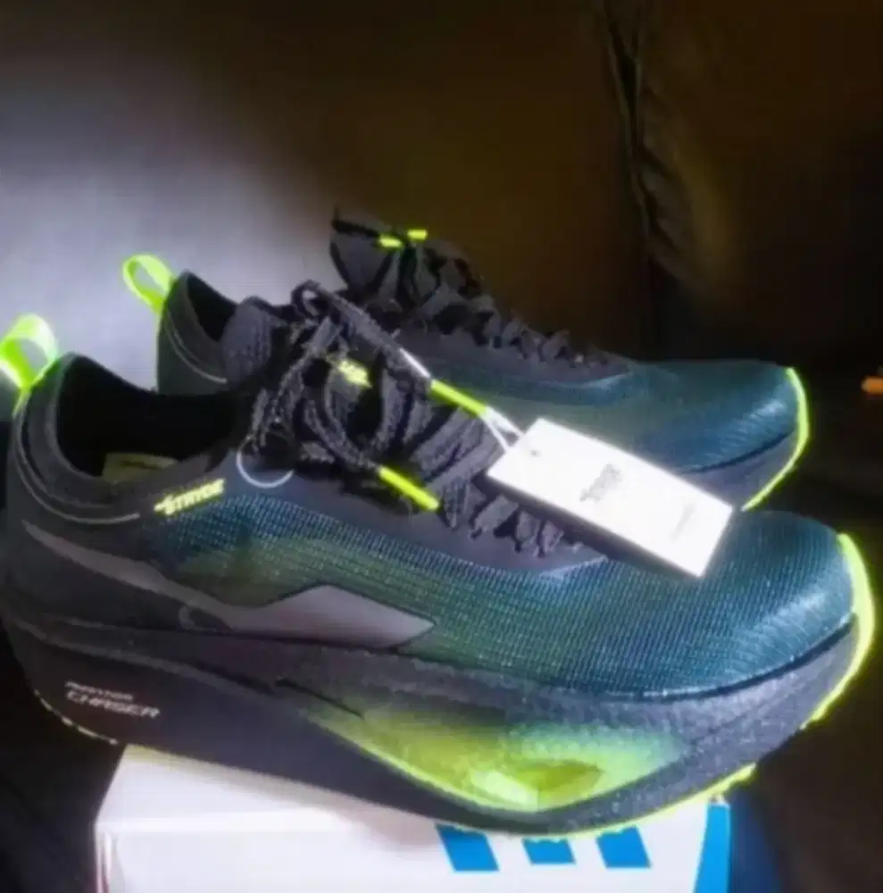 Sepatu running plat karbon heyden heritage