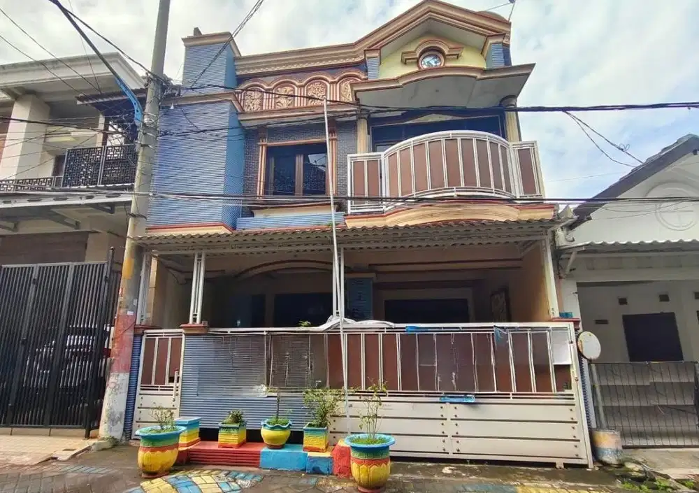 Rumah di Kebraon Indah Surabaya Kondisi Bagus dan Terawat Siap Huni