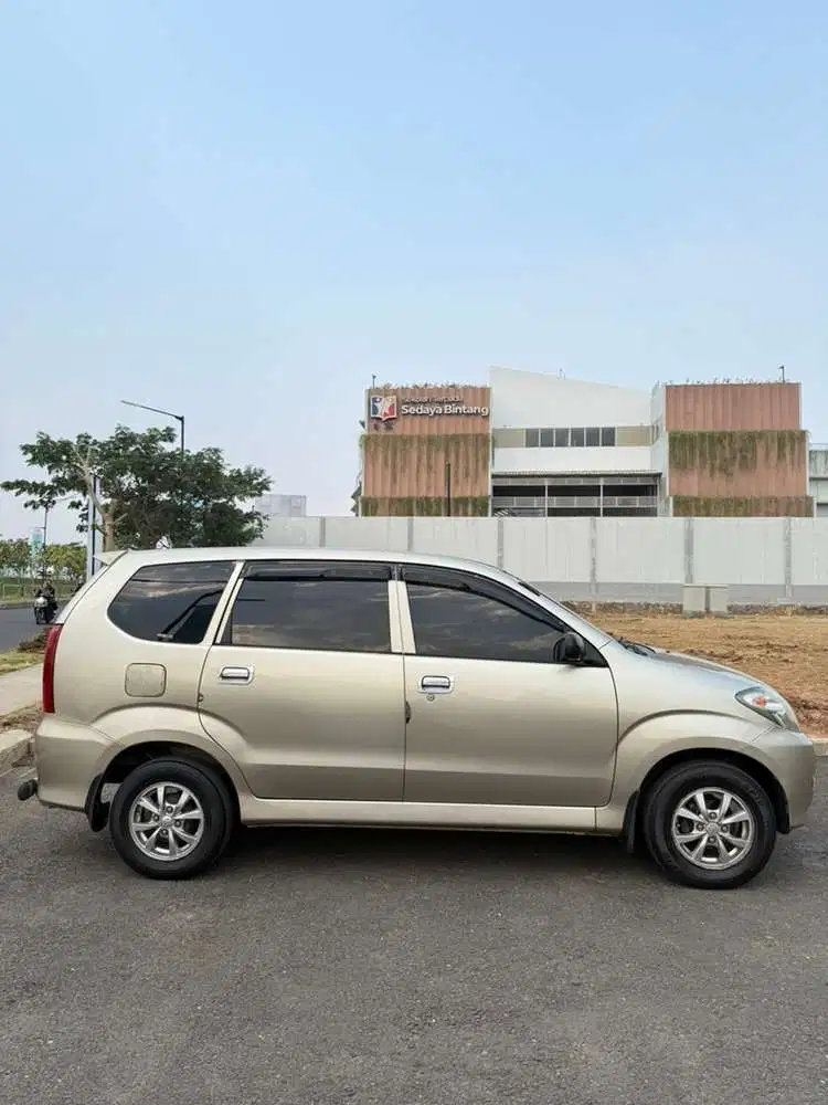 Daihatsu Xenia 2004 Bensin