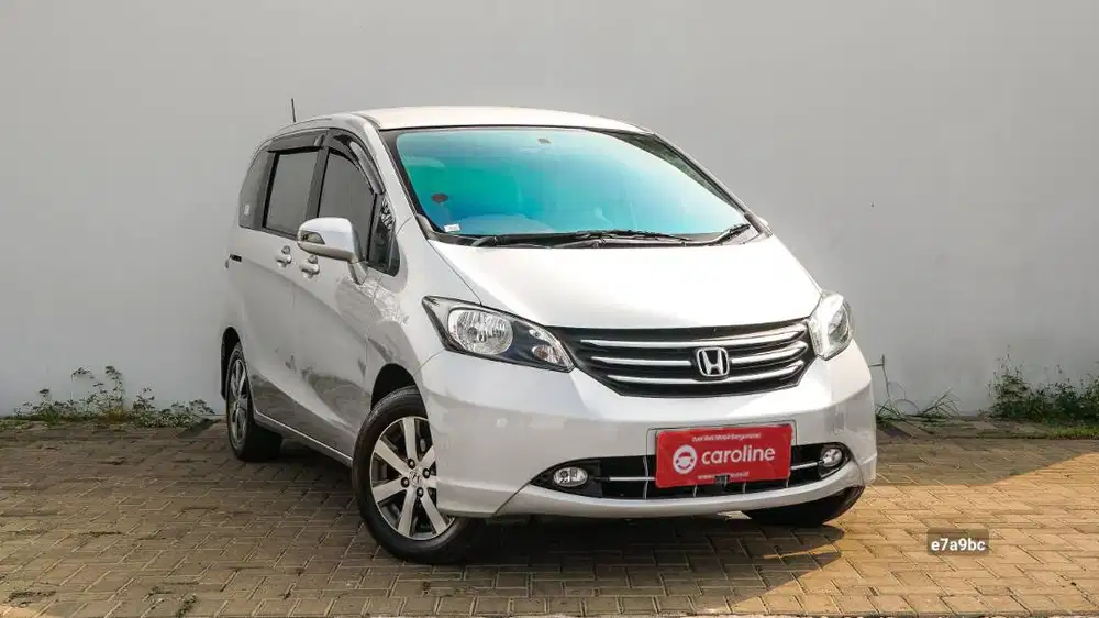 HONDA FREED E 1.5 2011 - MOBIL BERGARANSI DAN IRIT