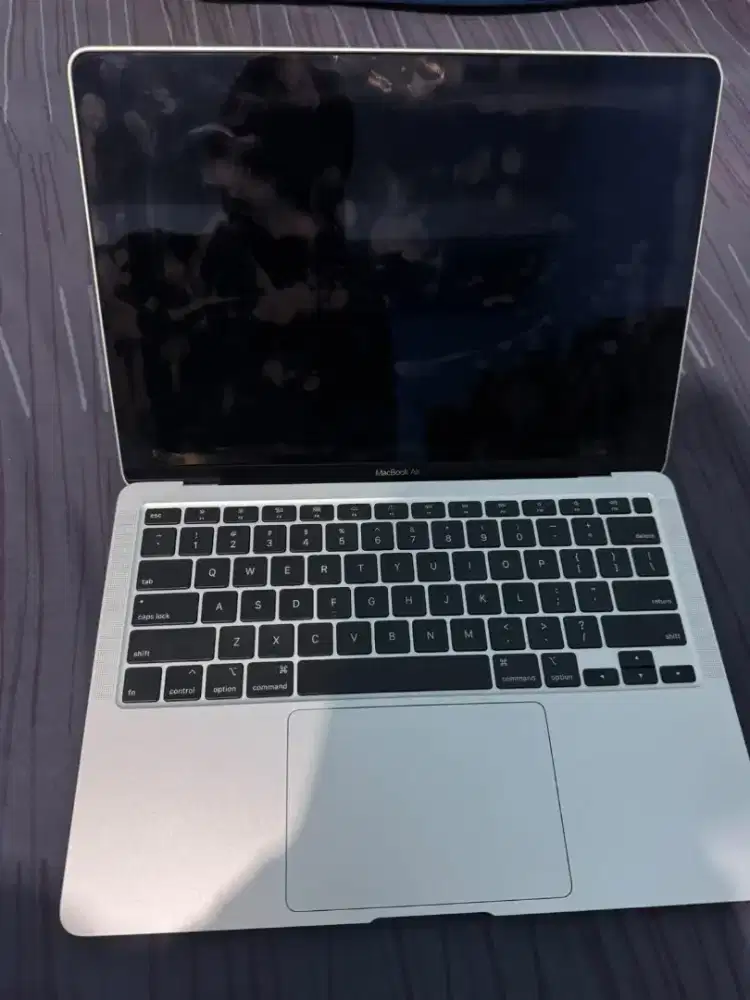 Macbook air i3 8 / 256