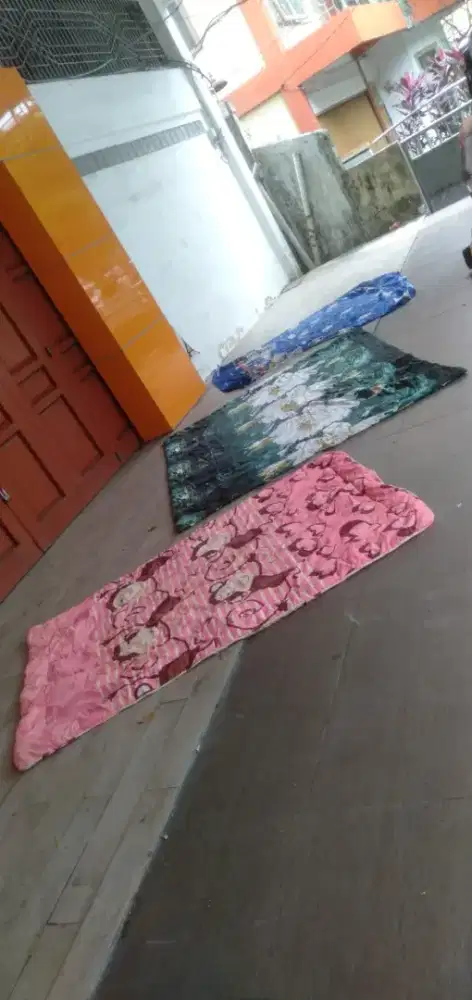 Di jual aja murah meriah alas kasur ,atau selimut 120x200 dan 180x200