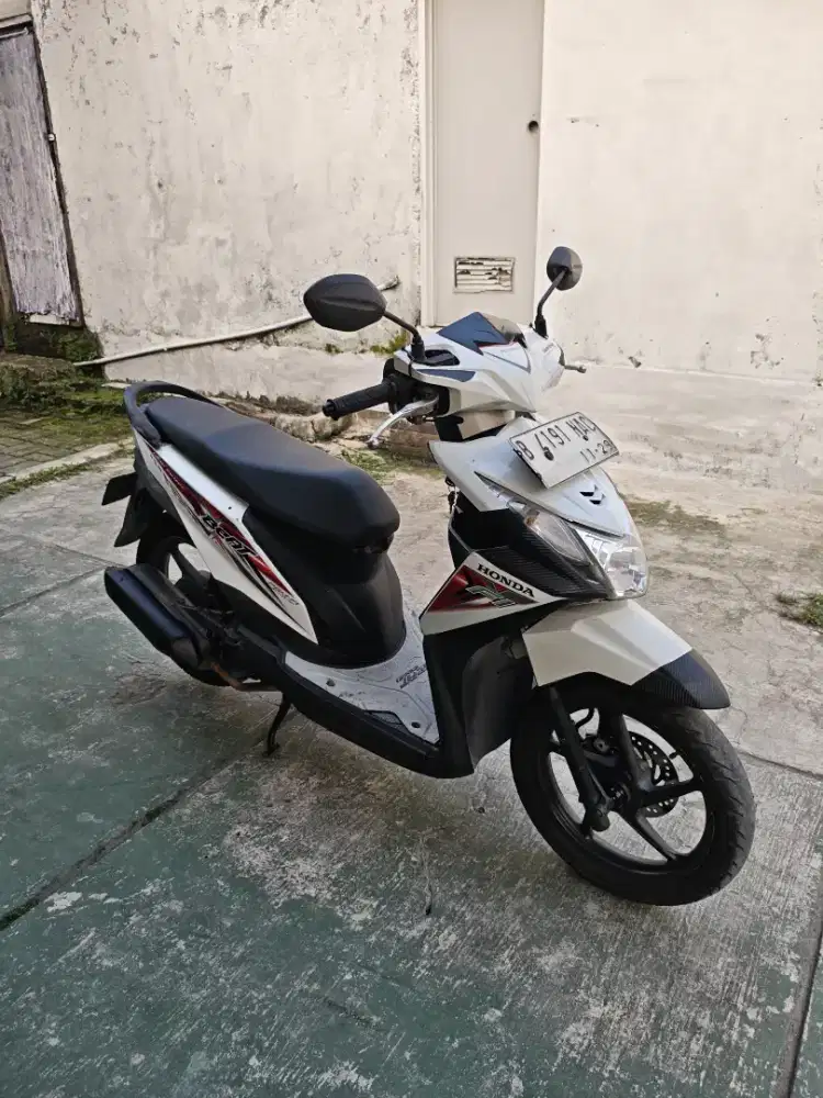 HONDA BEAT 2014 PUTIH