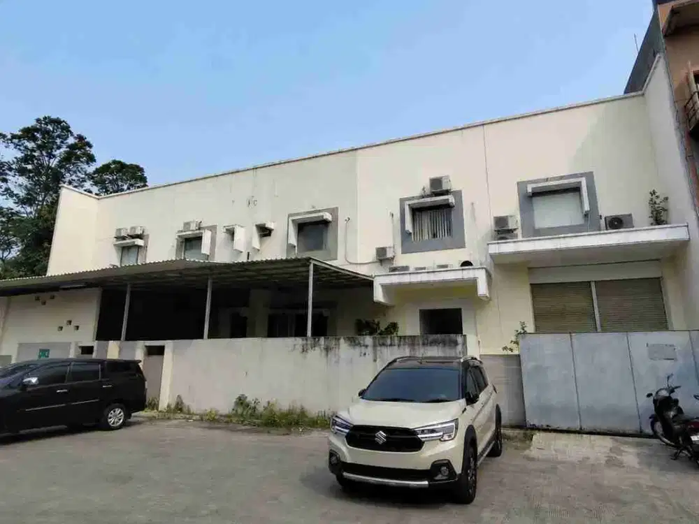 disewakan gudang besar siap pakai plus kantor di kawasan pergudangan alam sutera