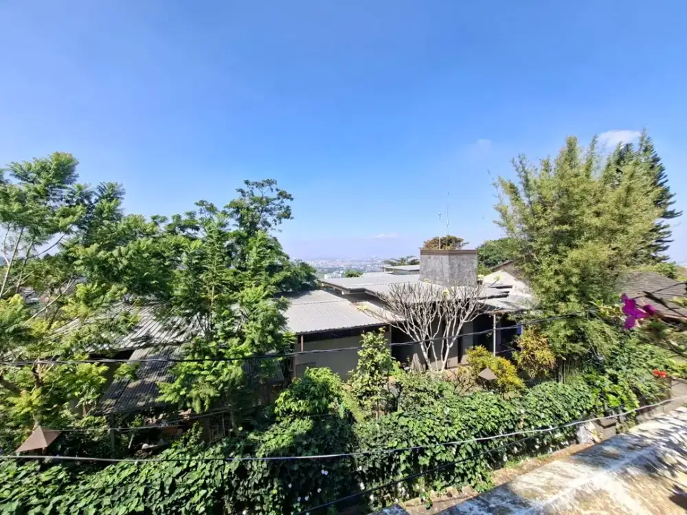 Rumah Luas Dengan View di Bukit Pakar Timur Dago Bandung