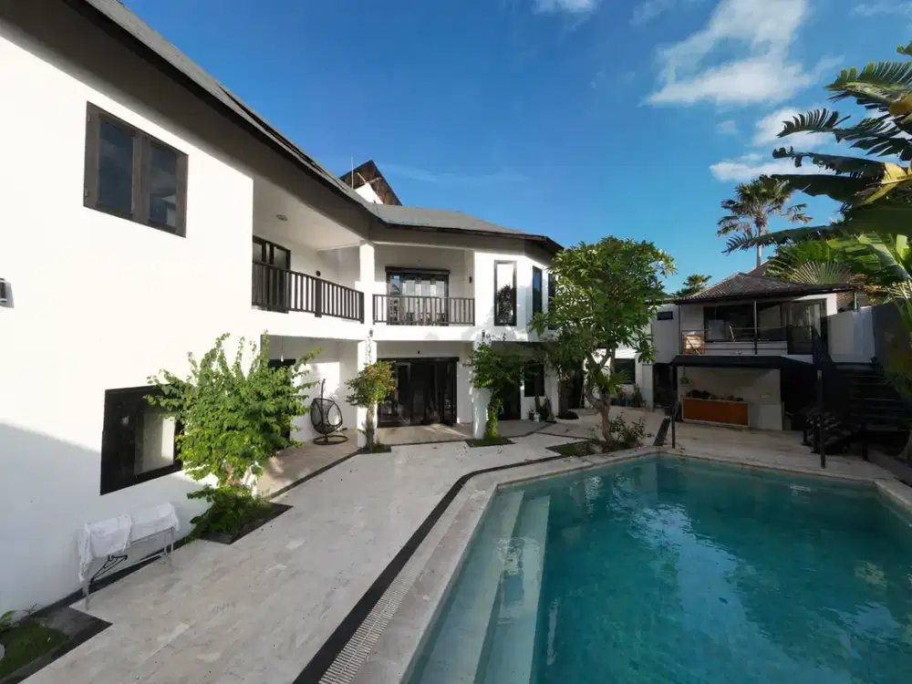 6-Bedroom Villa in Pererenan, Bali