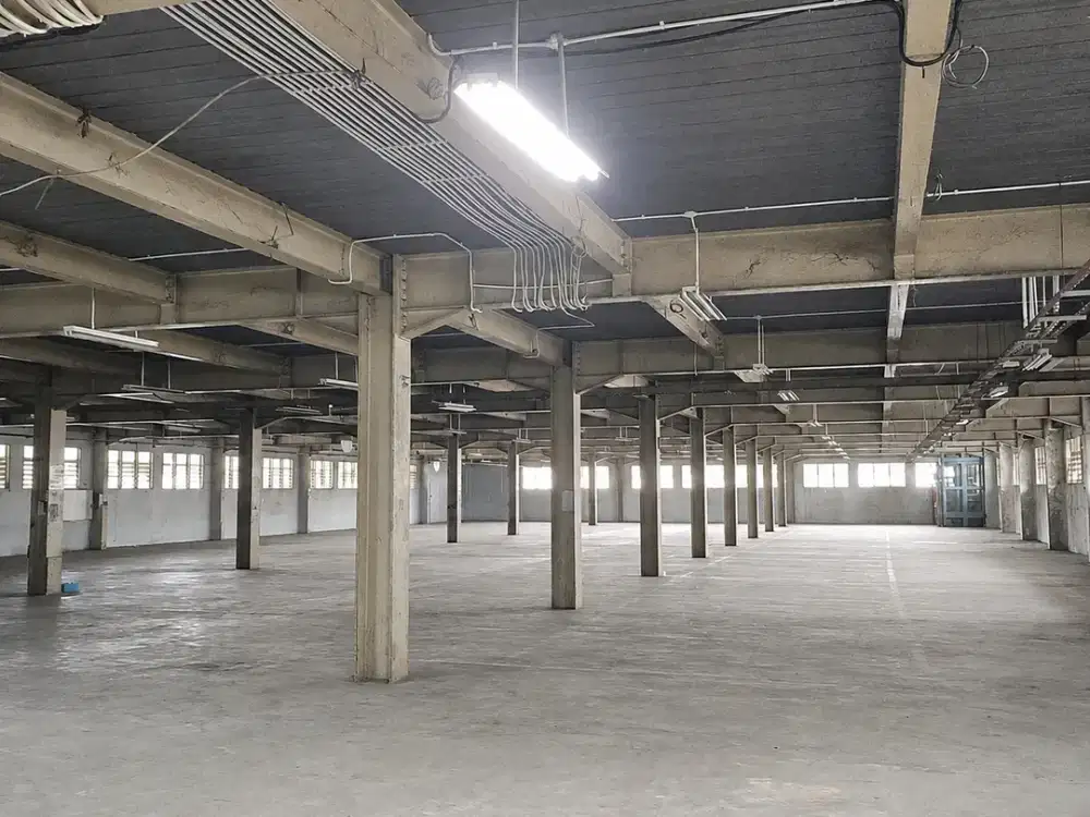 Disewa Tanah dan Gudang + Office 4 lantai di  Jl Pegangsaan Dua, Kelapa Gading